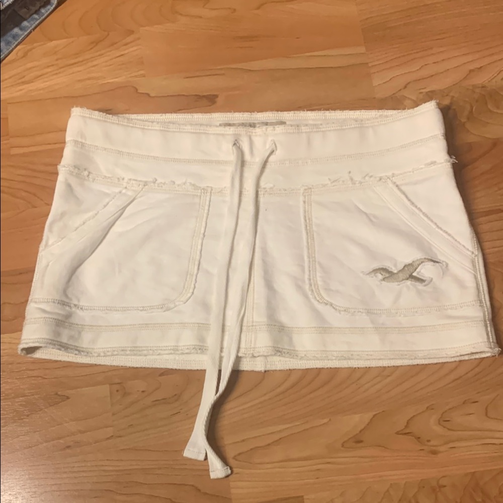 (SOLD) hollister white surfer style skirt